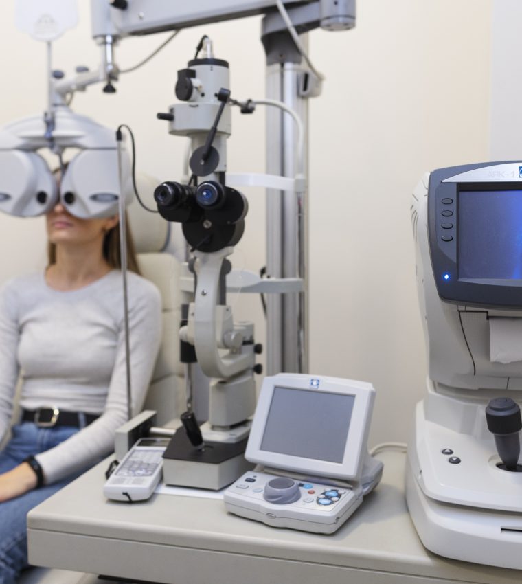 doctor-testing-patient-eyesight